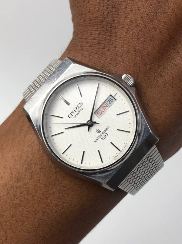 CITIZEN CQ DAYDATE TEXTURED DIAL