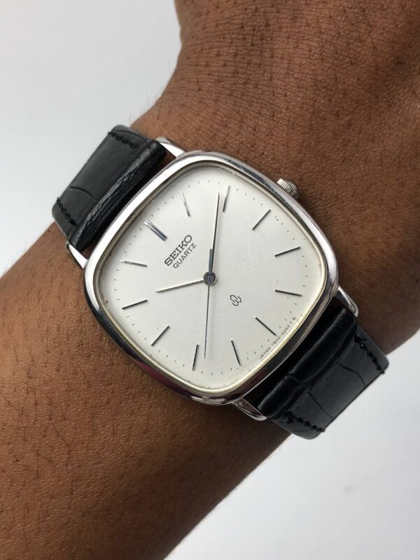 SEIKO QUARTZ WHITE TEXTURE DIAL