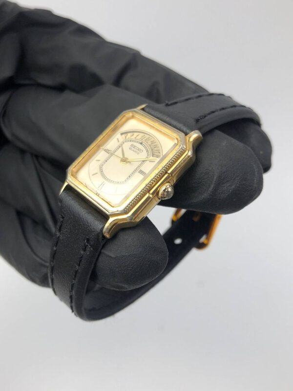 BEAUTIFUL RARE SEIKO QUARTZ O CLOCK CALENDAR LADIES - Gambar 3