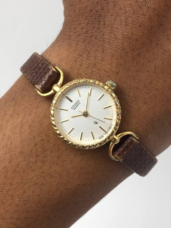 CITIZEN QUARTZ RELIEFE BEZEL KLASIK