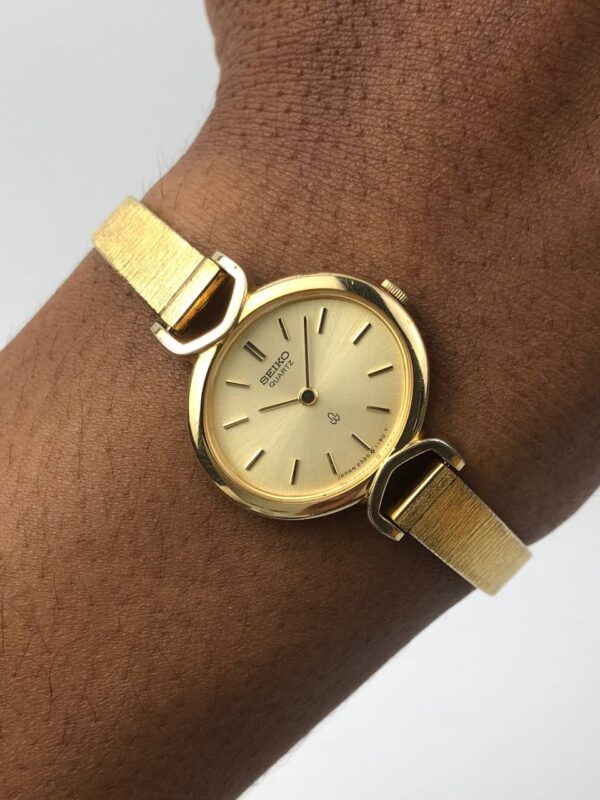 BEAUTIFUL SEIKO LADIES OVAL