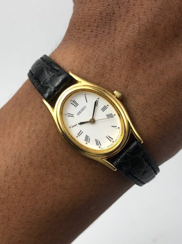 SEIKO ROMAN OVAL CASE 
