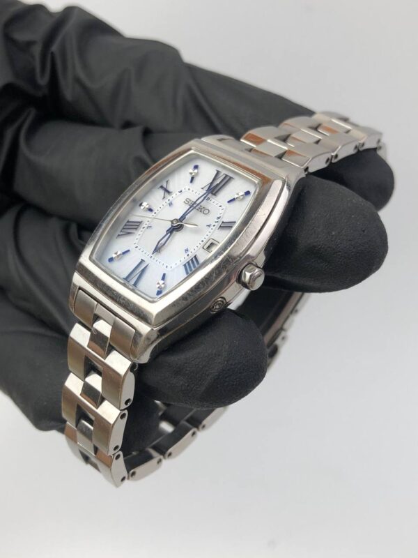 SEIKO LUKIA ALL TITANIUM - Gambar 3