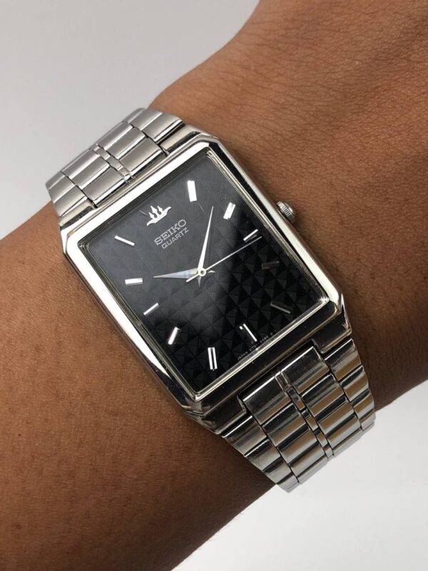 SEIKO QUARTZ WAFFLE DIAL