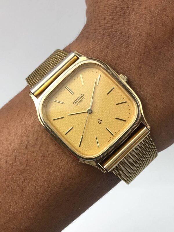 SEIKO QUARTZ TEXTURE DIAL