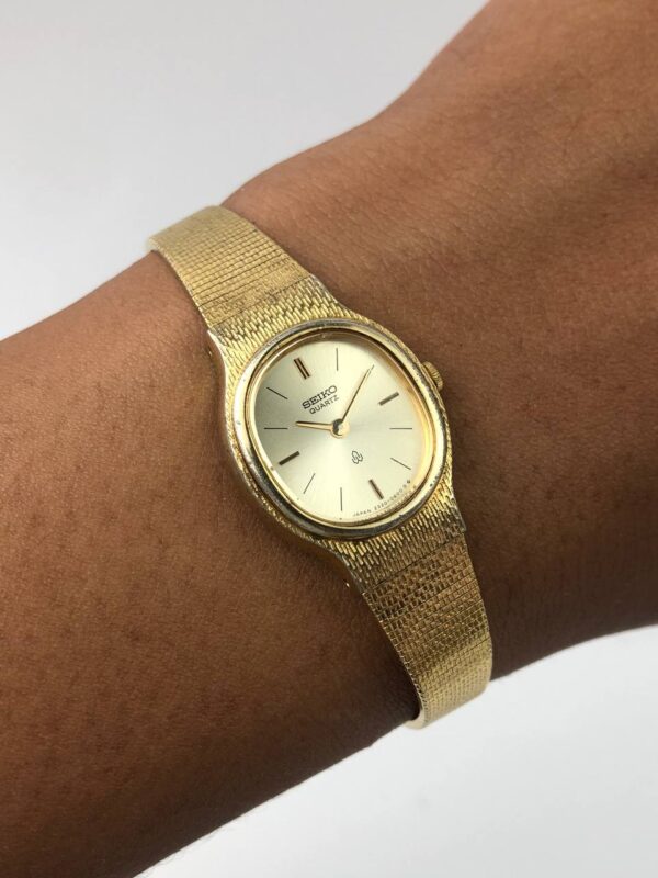 SEIKO QUARTZ OVAL CASE