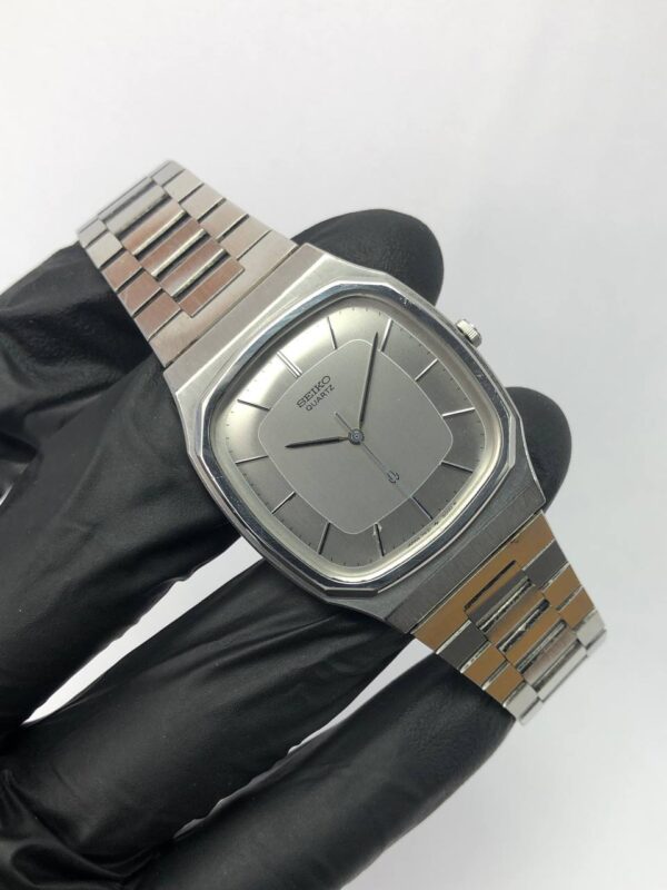 SEIKO QUARTZ GREY GUILOCHE DIAL - Gambar 4