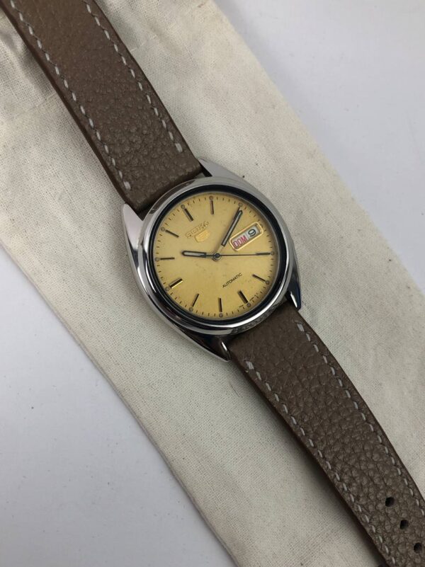 SEIKO 5 GOLD GRAPH CHECKS DIAL - Gambar 2