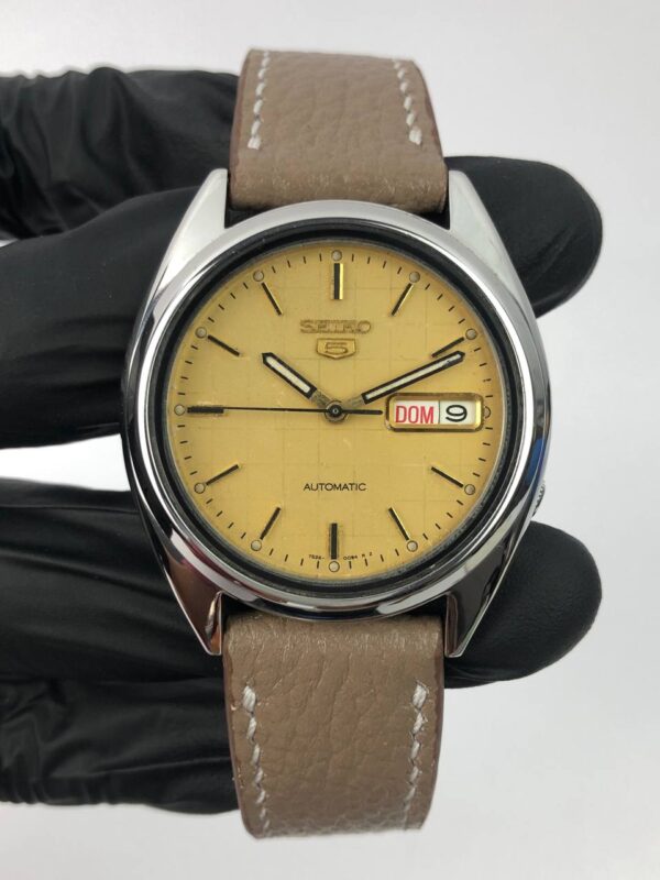 SEIKO 5 GOLD GRAPH CHECKS DIAL - Gambar 3