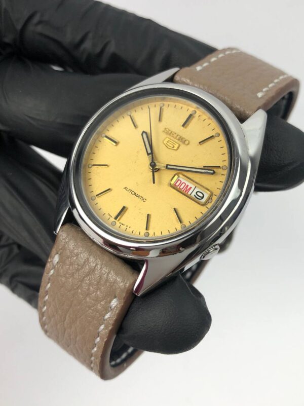SEIKO 5 GOLD GRAPH CHECKS DIAL - Gambar 4
