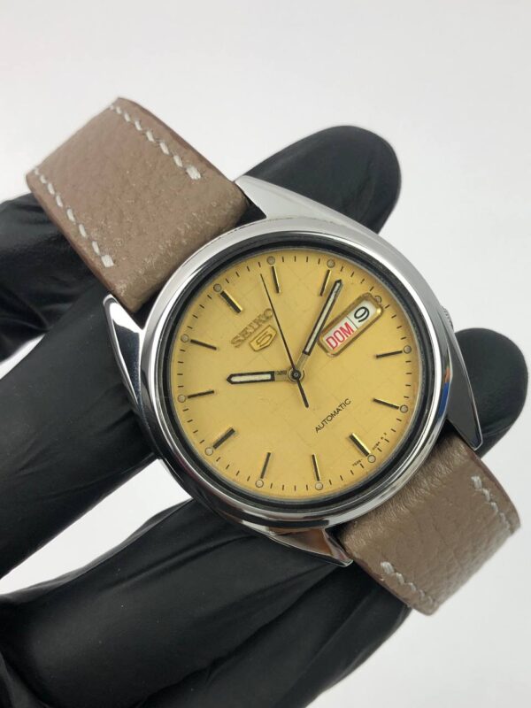 SEIKO 5 GOLD GRAPH CHECKS DIAL - Gambar 5