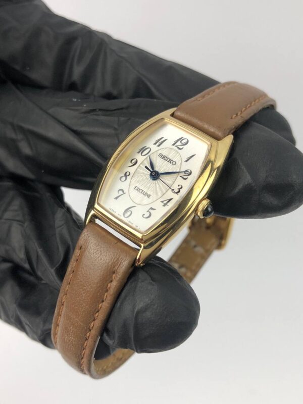 SEIKO EXCELINE TONNEAU CASE - Gambar 3