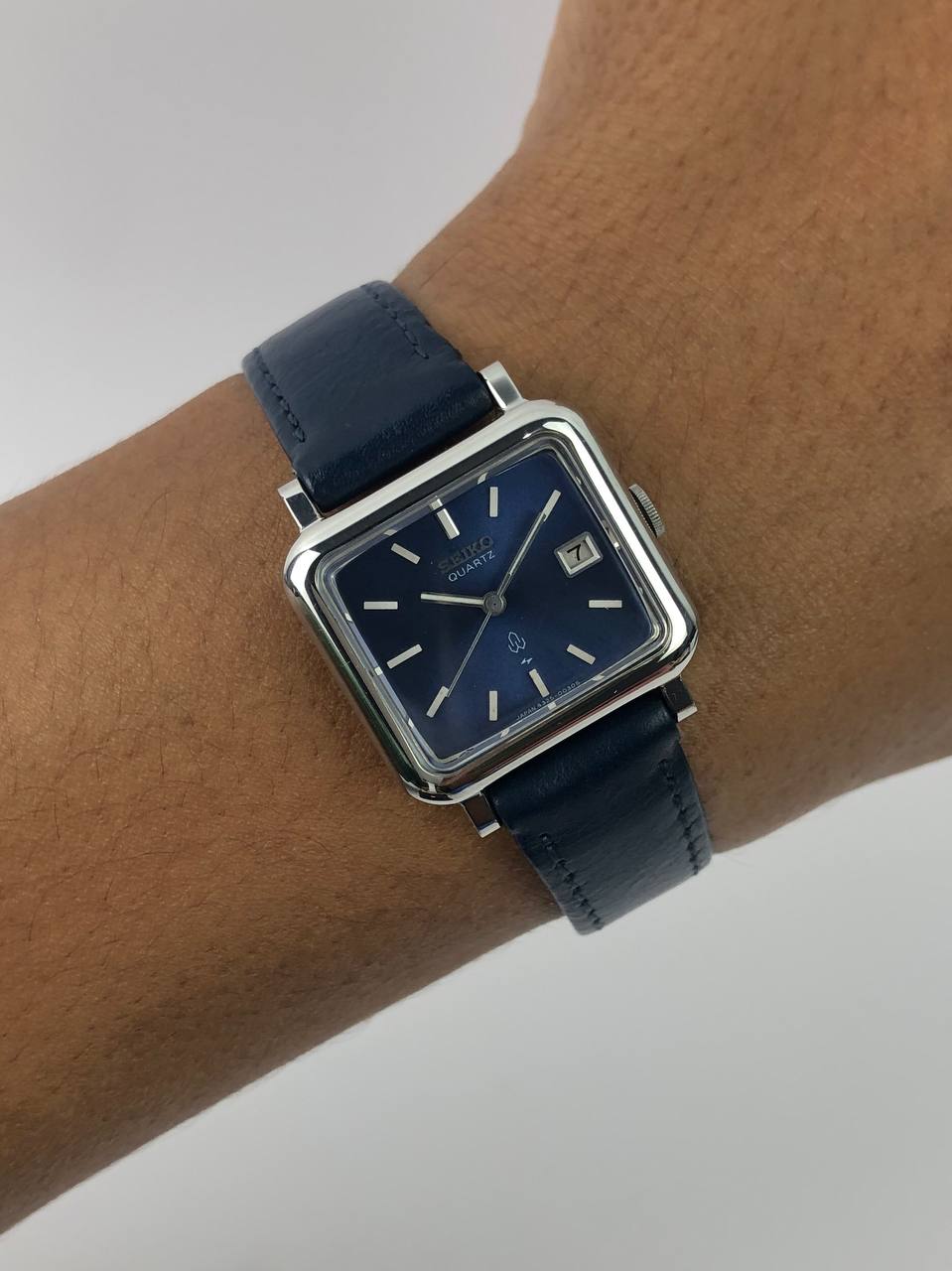 SEIKO QUARTZ BLUE DIAL TV CASE LADIES