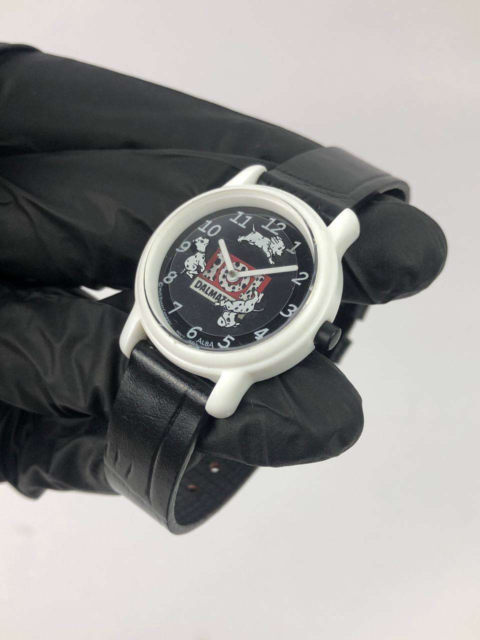 WALT DISNEY WATCH FLOATING SECOND JAPAN - Gambar 3