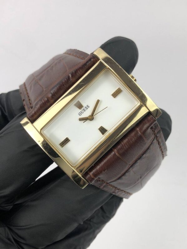 GUESS SQUARE LADY - Gambar 4