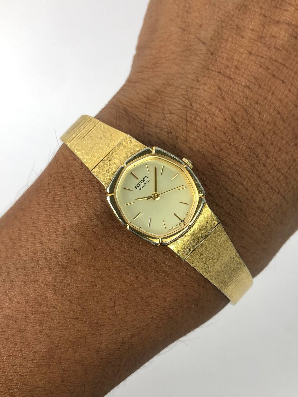 SEIKO QUARTZ MULTIGONAL BEZEL LADIES