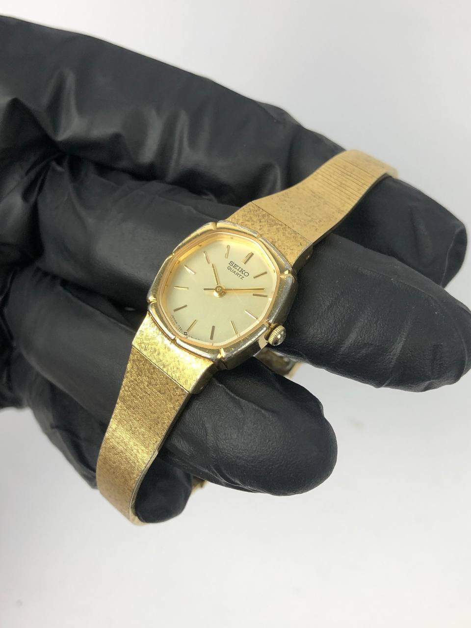 SEIKO QUARTZ MULTIGONAL BEZEL LADIES - Gambar 3