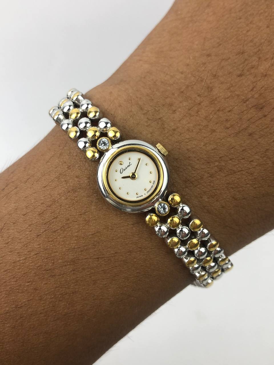 BEAUTIFUL ORIENT BANGLE WITH DIAMOND STONE