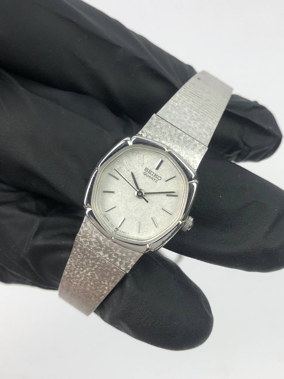 BEAUTIFUL SEIKO QUARTZ SNOWFLAKE DIAL - Gambar 3