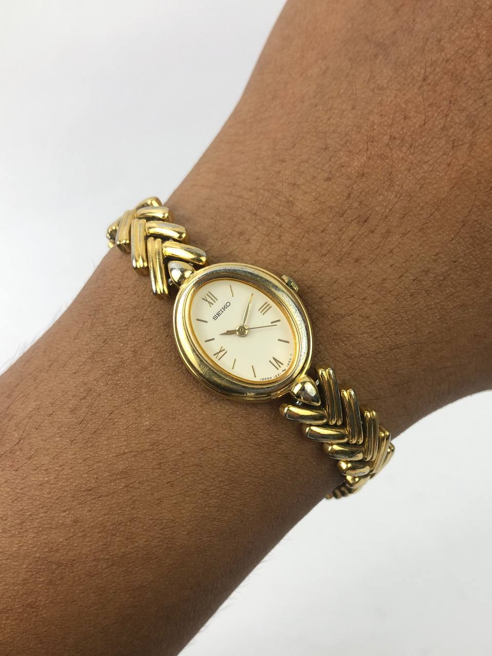 BEAUTIFUL SEIKO OVAL BANGLE
