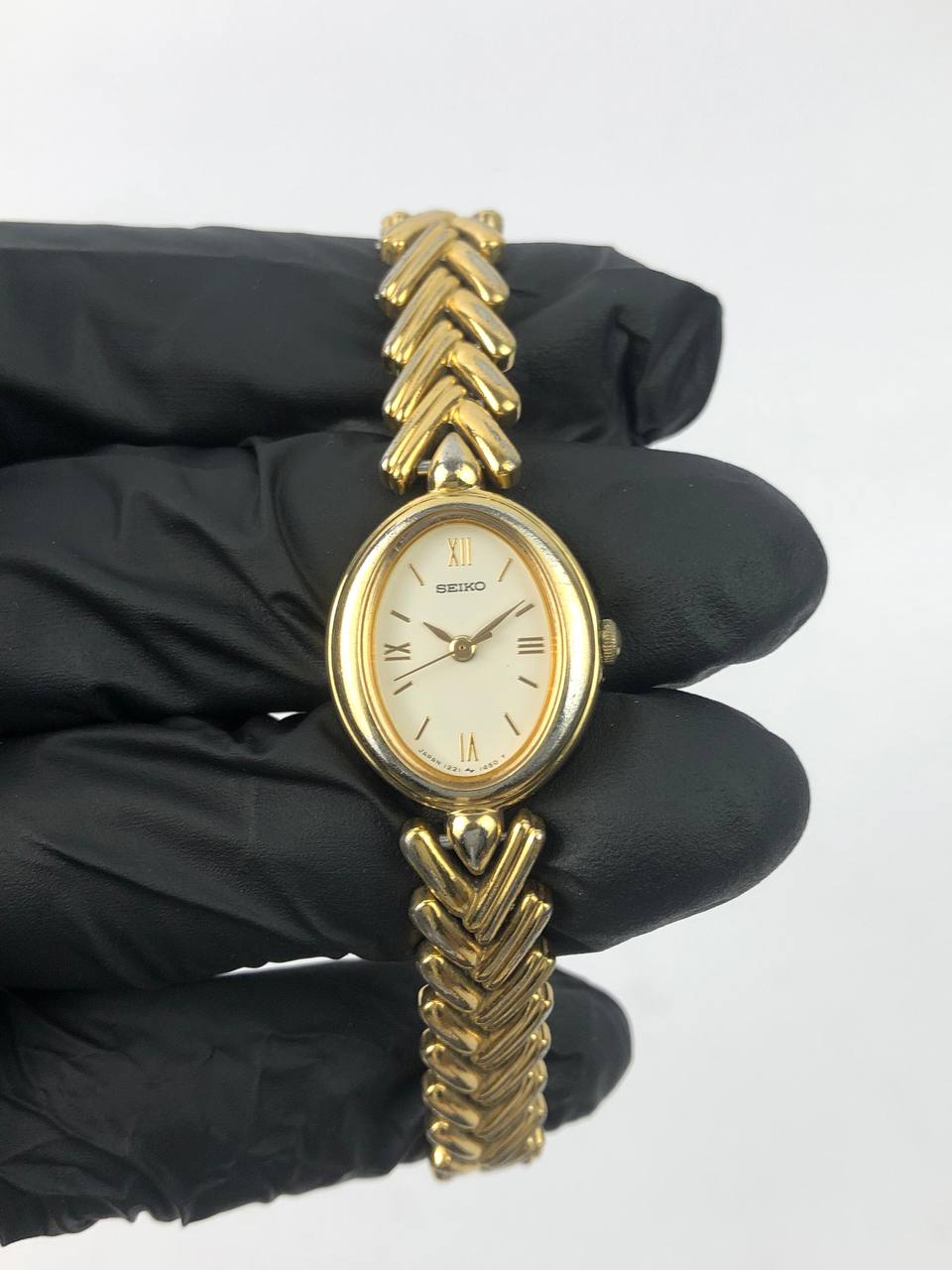 BEAUTIFUL SEIKO OVAL BANGLE - Gambar 2