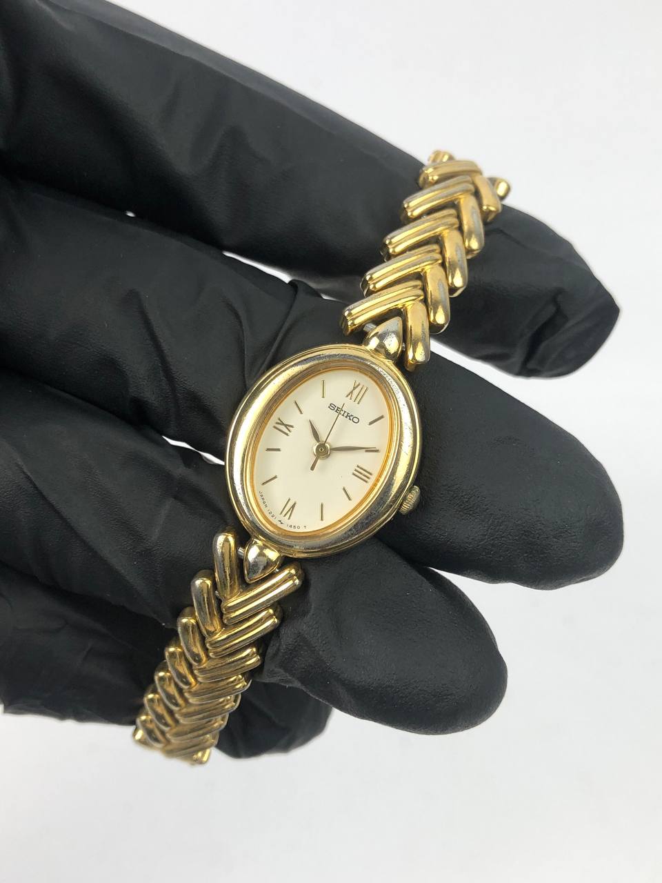 BEAUTIFUL SEIKO OVAL BANGLE - Gambar 3