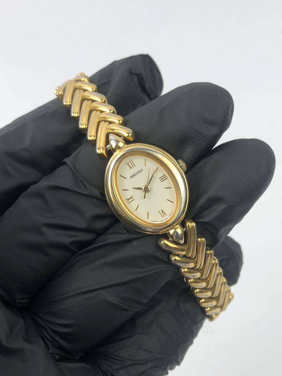 BEAUTIFUL SEIKO OVAL BANGLE - Gambar 4