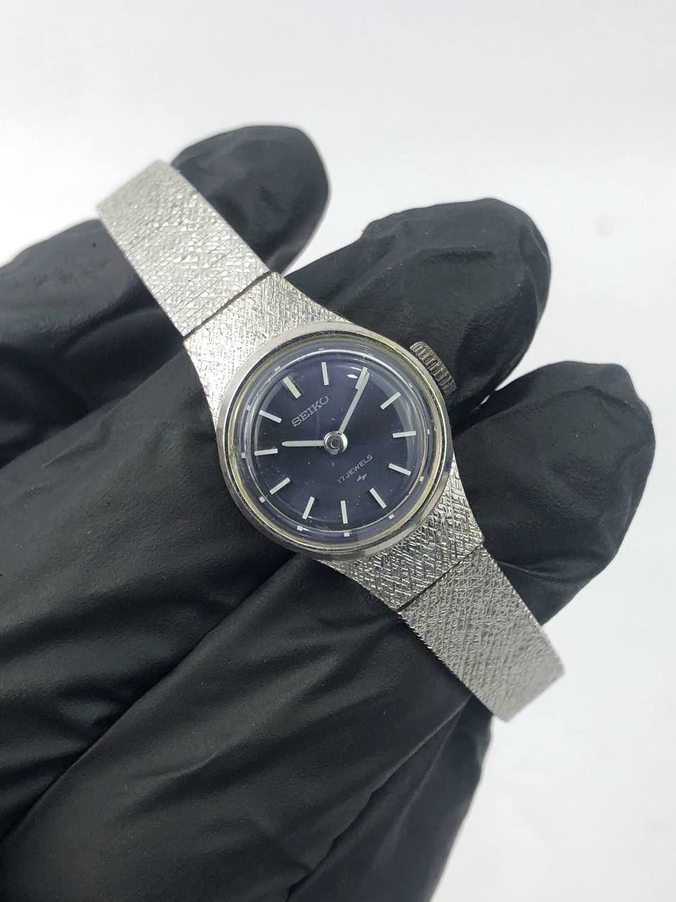 Seiko – Case Round Silver, Dial Biru, Textured Silver Bracelet - Gambar 4