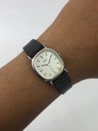 Seiko Quartz – Case Soft-Square Silver, Dial Silver, Black Leather Strap