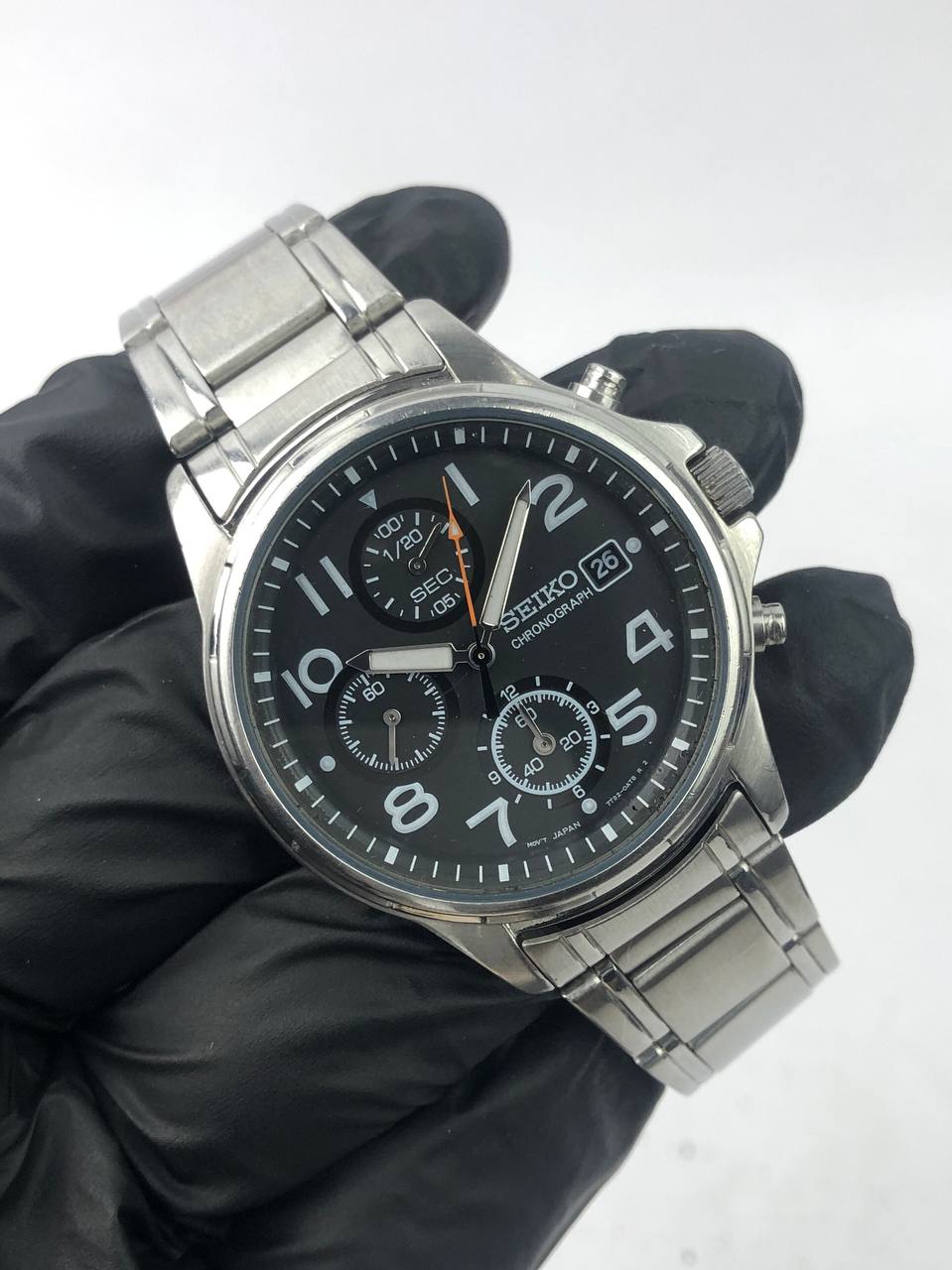 Seiko Chronograph – Round Steel Case, Black Pilot Dial, Full Chrono Function untuk Look Maskulin & Sporty. - Gambar 4