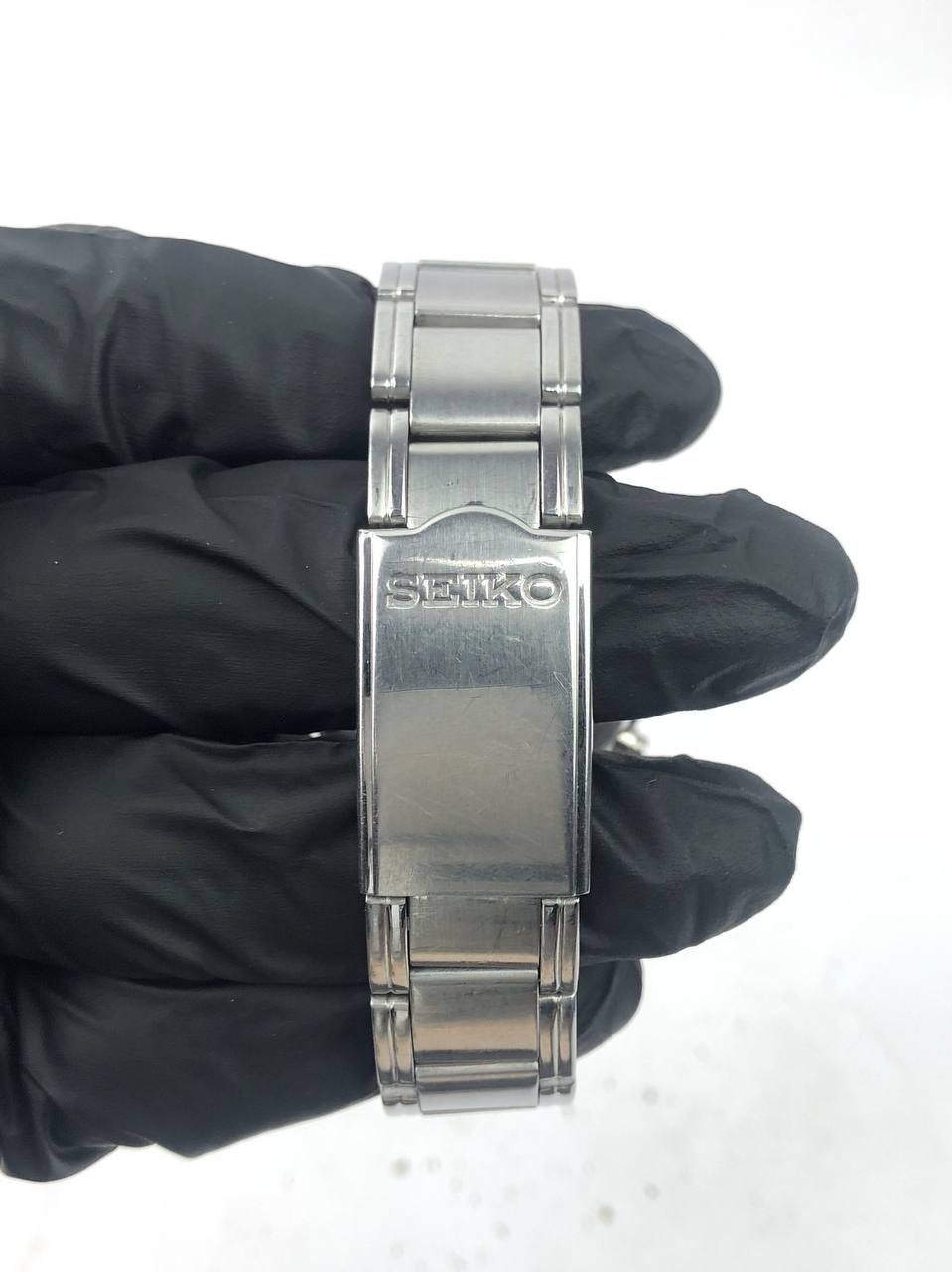 Seiko Chronograph – Round Steel Case, Black Pilot Dial, Full Chrono Function untuk Look Maskulin & Sporty. - Gambar 7