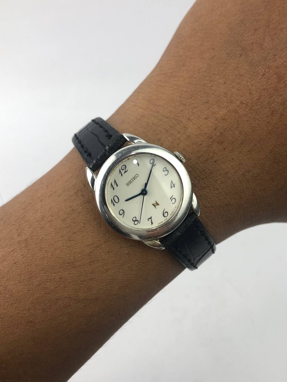 Seiko N Simple Cream Dial strap Hitam