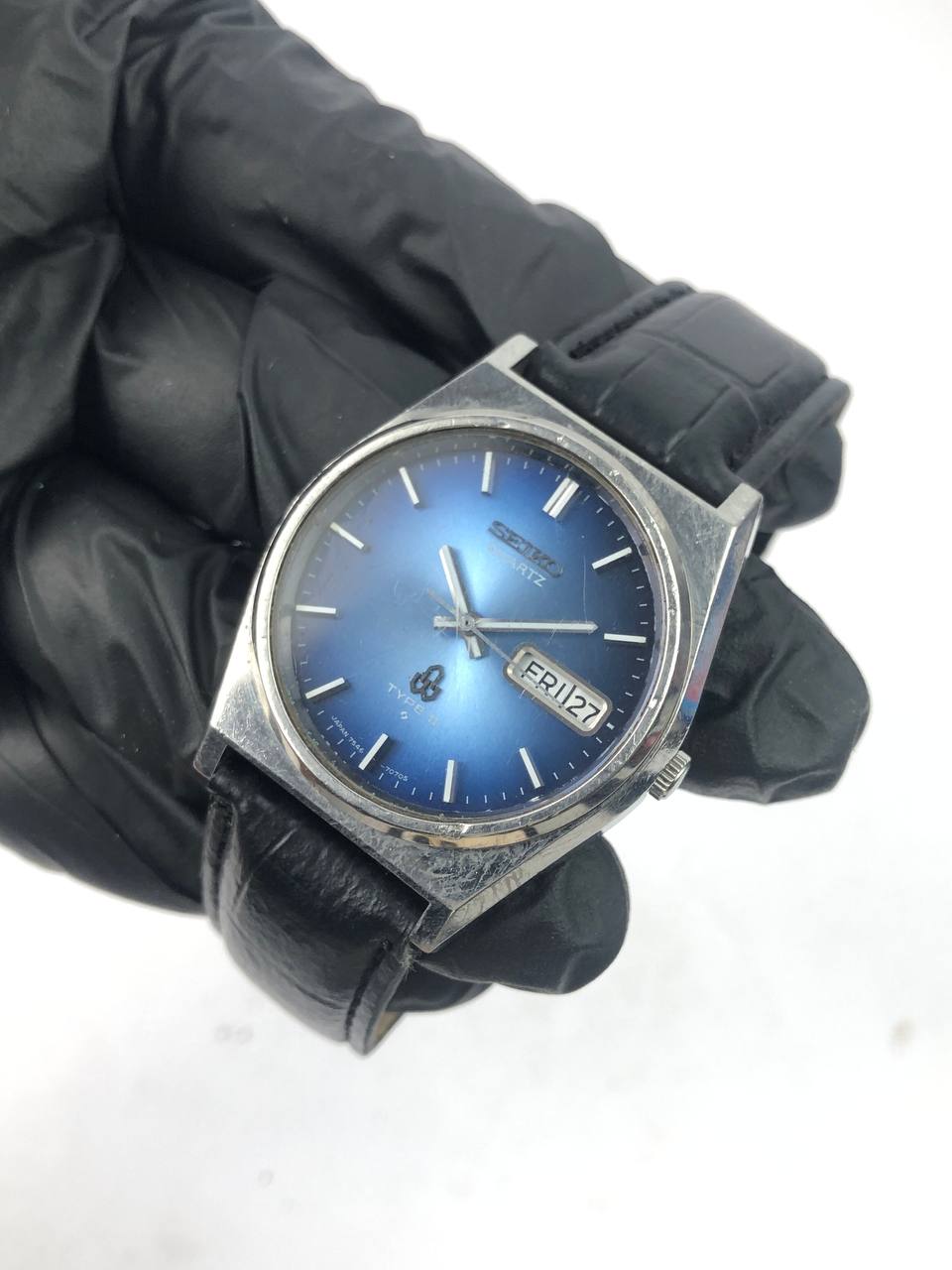 Seiko Quartz TYPE II Blue Gradient Dial cushion case - Gambar 3