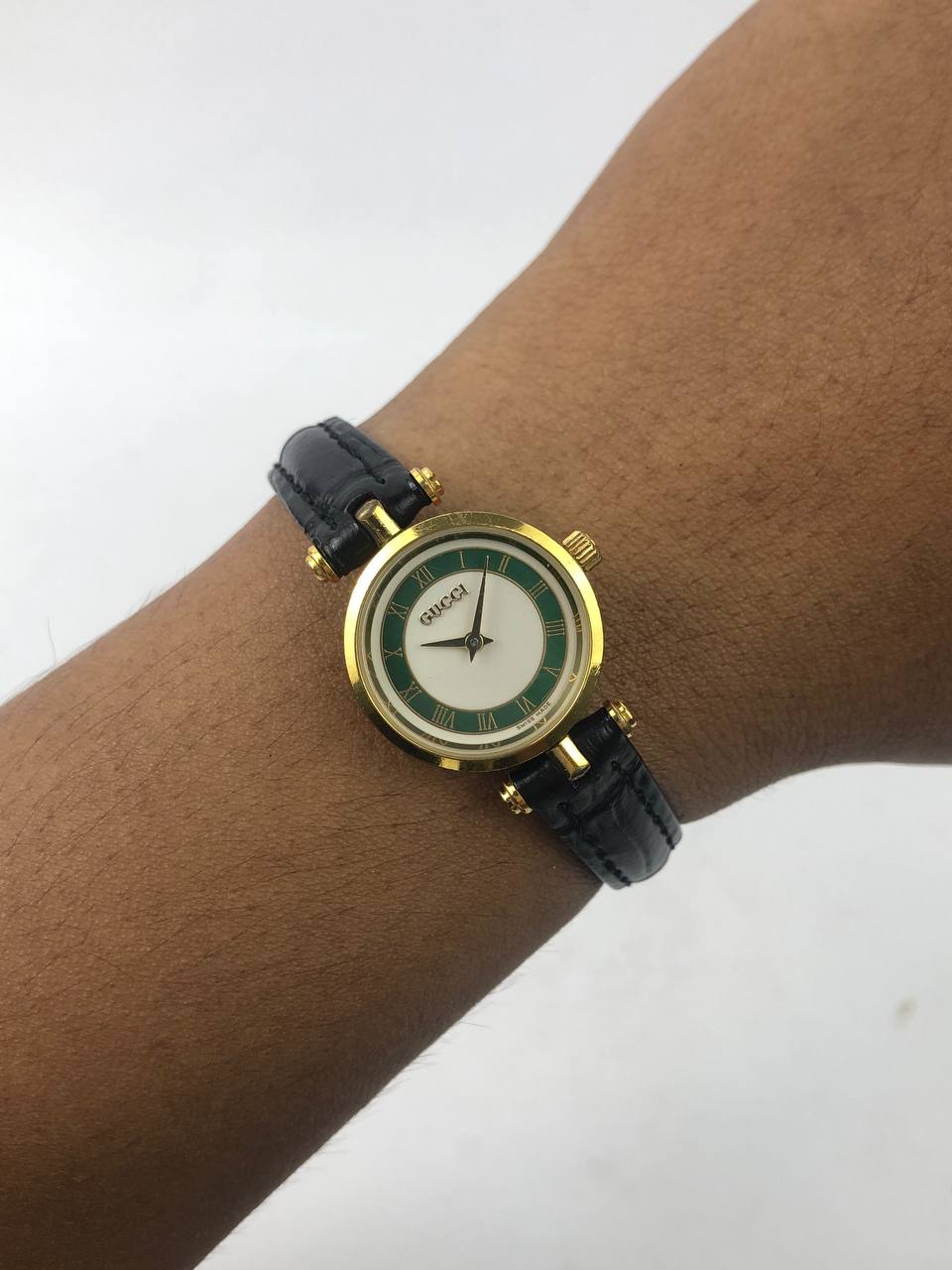 Gucci Vintage Green Gold Roman Black strap Chic