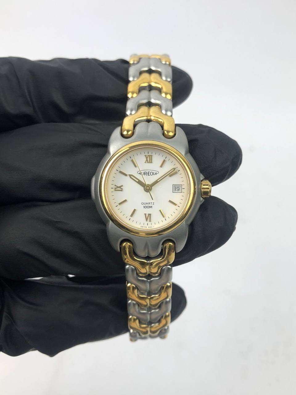 AUREOLE Wave Classic TwoTone Curved Case, Clean White Dial, Iconic Link Bracelet - Gambar 2