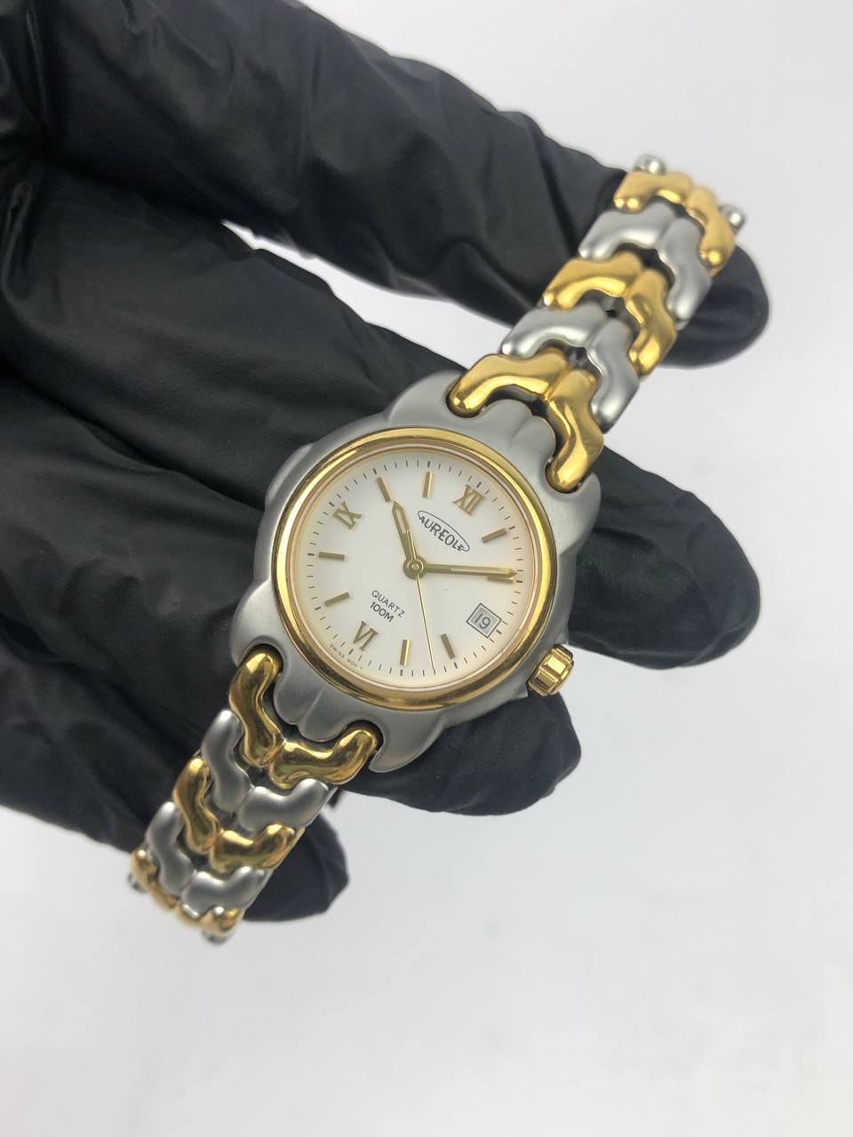 AUREOLE Wave Classic TwoTone Curved Case, Clean White Dial, Iconic Link Bracelet - Gambar 3