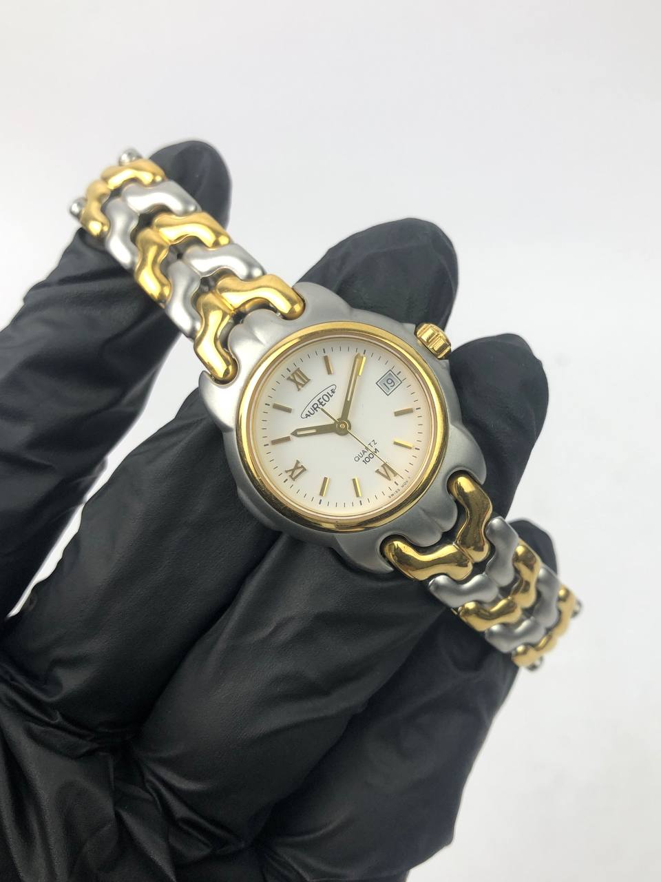 AUREOLE Wave Classic TwoTone Curved Case, Clean White Dial, Iconic Link Bracelet - Gambar 4