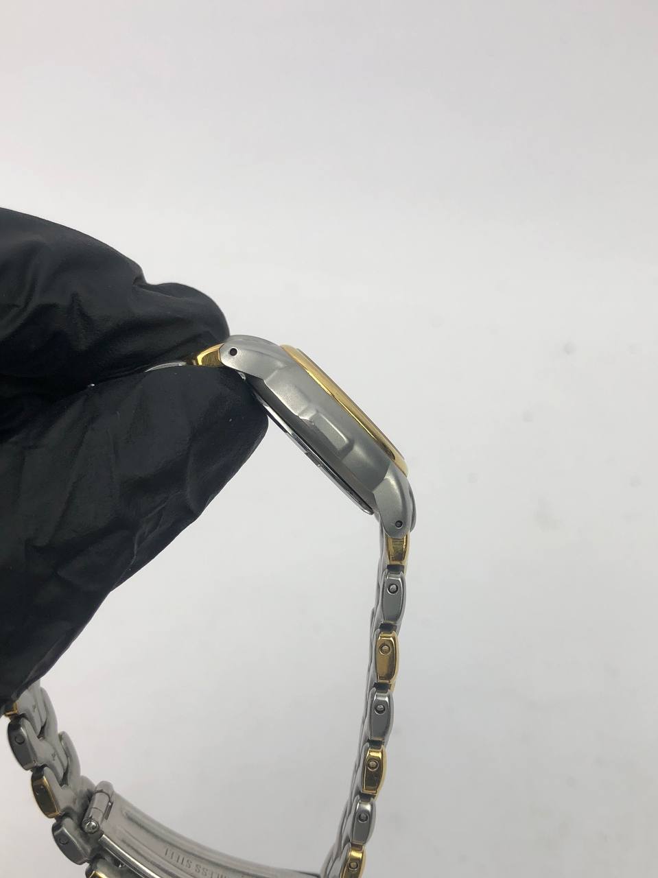 AUREOLE Wave Classic TwoTone Curved Case, Clean White Dial, Iconic Link Bracelet - Gambar 6