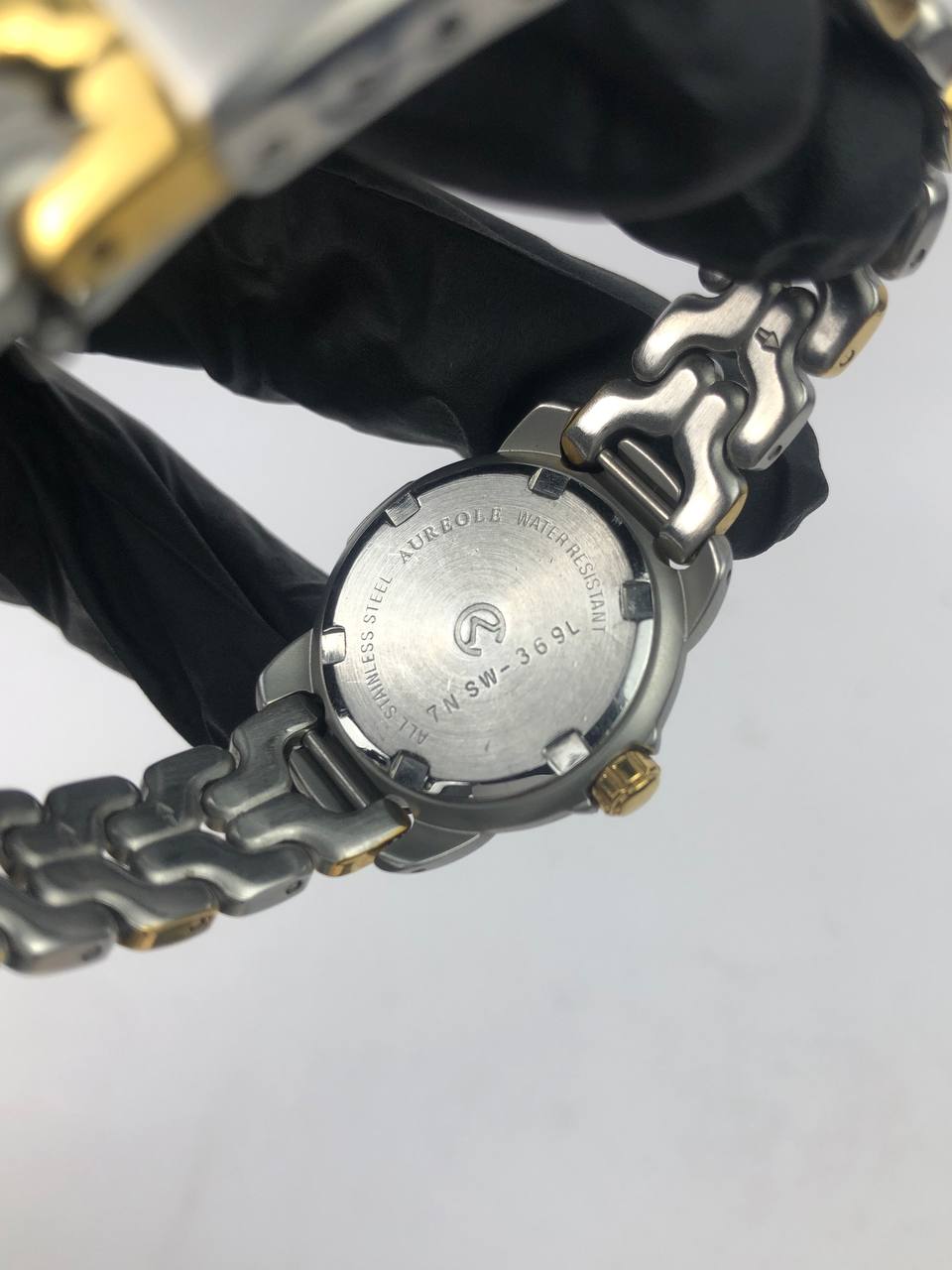 AUREOLE Wave Classic TwoTone Curved Case, Clean White Dial, Iconic Link Bracelet - Gambar 7