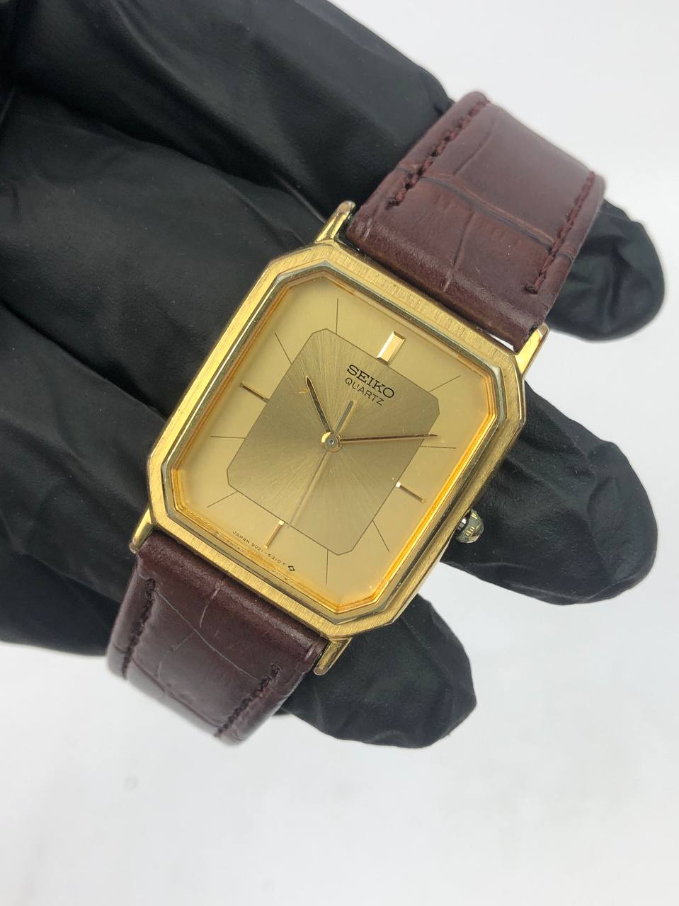 SEIKO Quartz Octagon Gold Case, Brushed Gold Dial, Brown strap Classy - Gambar 3