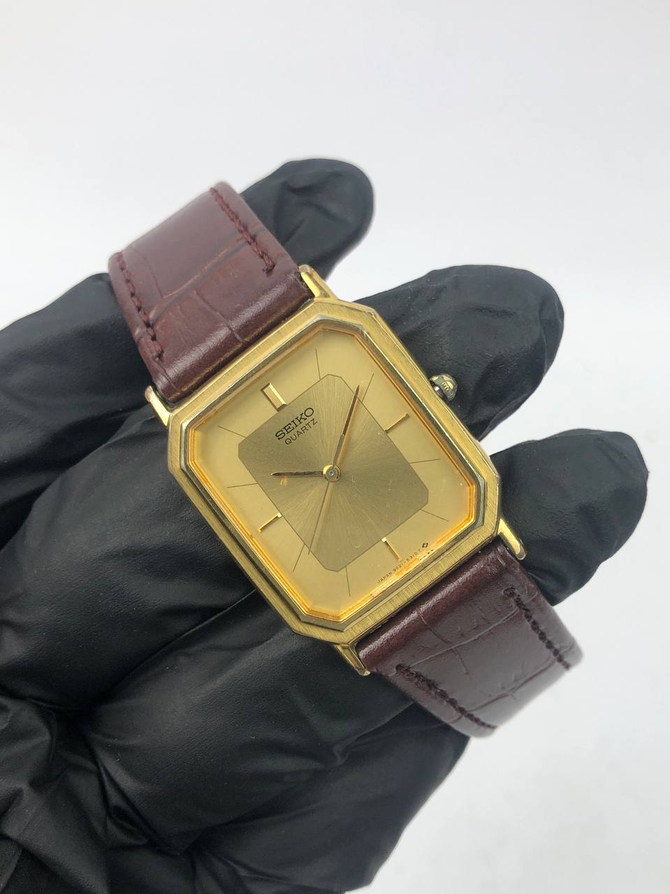 SEIKO Quartz Octagon Gold Case, Brushed Gold Dial, Brown strap Classy - Gambar 4