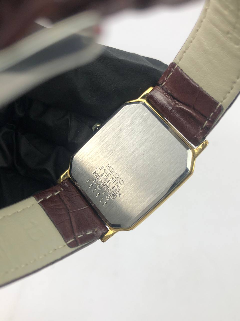 SEIKO Quartz Octagon Gold Case, Brushed Gold Dial, Brown strap Classy - Gambar 7