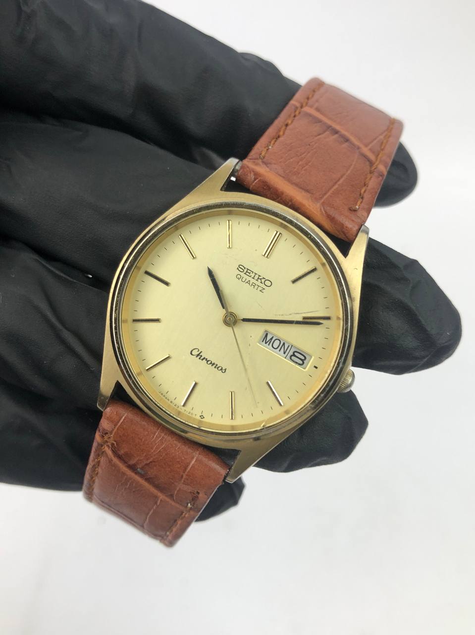 SEIKO Chronos Gold Day-Date Dress, Cream texture Dial, Brown strap - Gambar 3