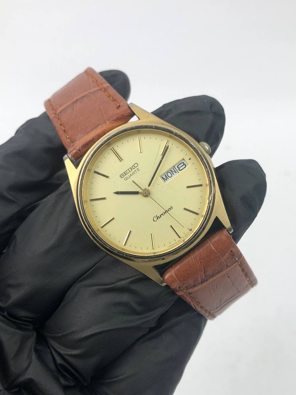 SEIKO Chronos Gold Day-Date Dress, Cream texture Dial, Brown strap - Gambar 4