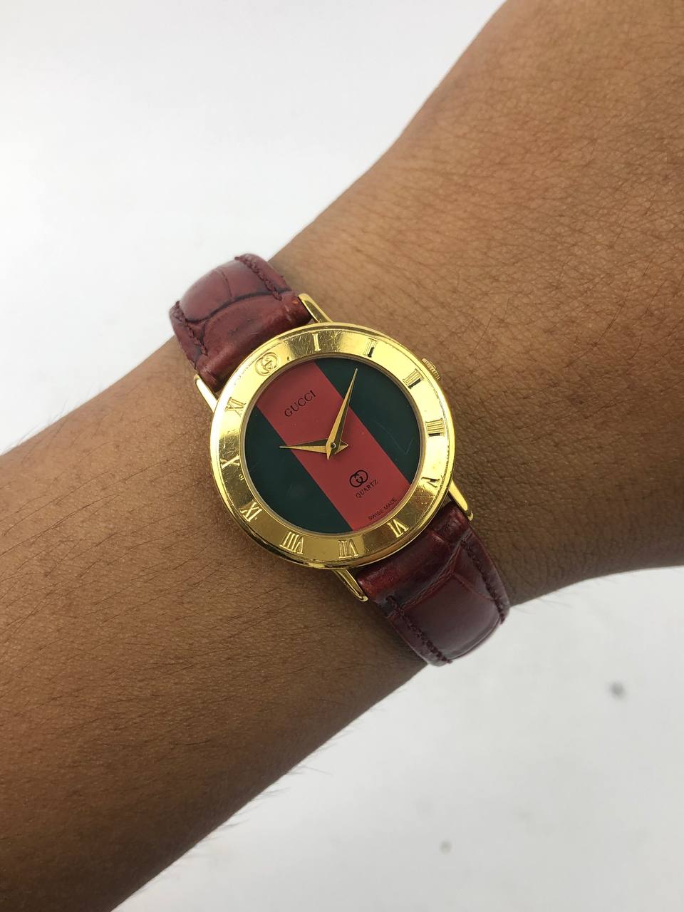 SWISSMADE ALL ORIGINAL Gucci Vintage Round Gold Case Swiss Quartz Brown Leather Strap