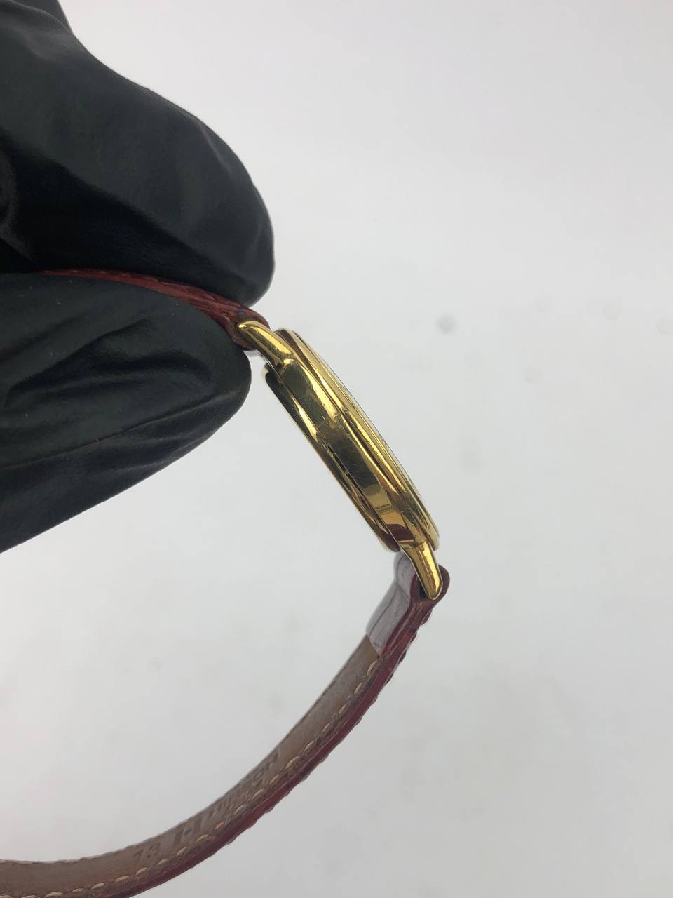 SWISSMADE ALL ORIGINAL Gucci Vintage Round Gold Case Swiss Quartz Brown Leather Strap - Gambar 6