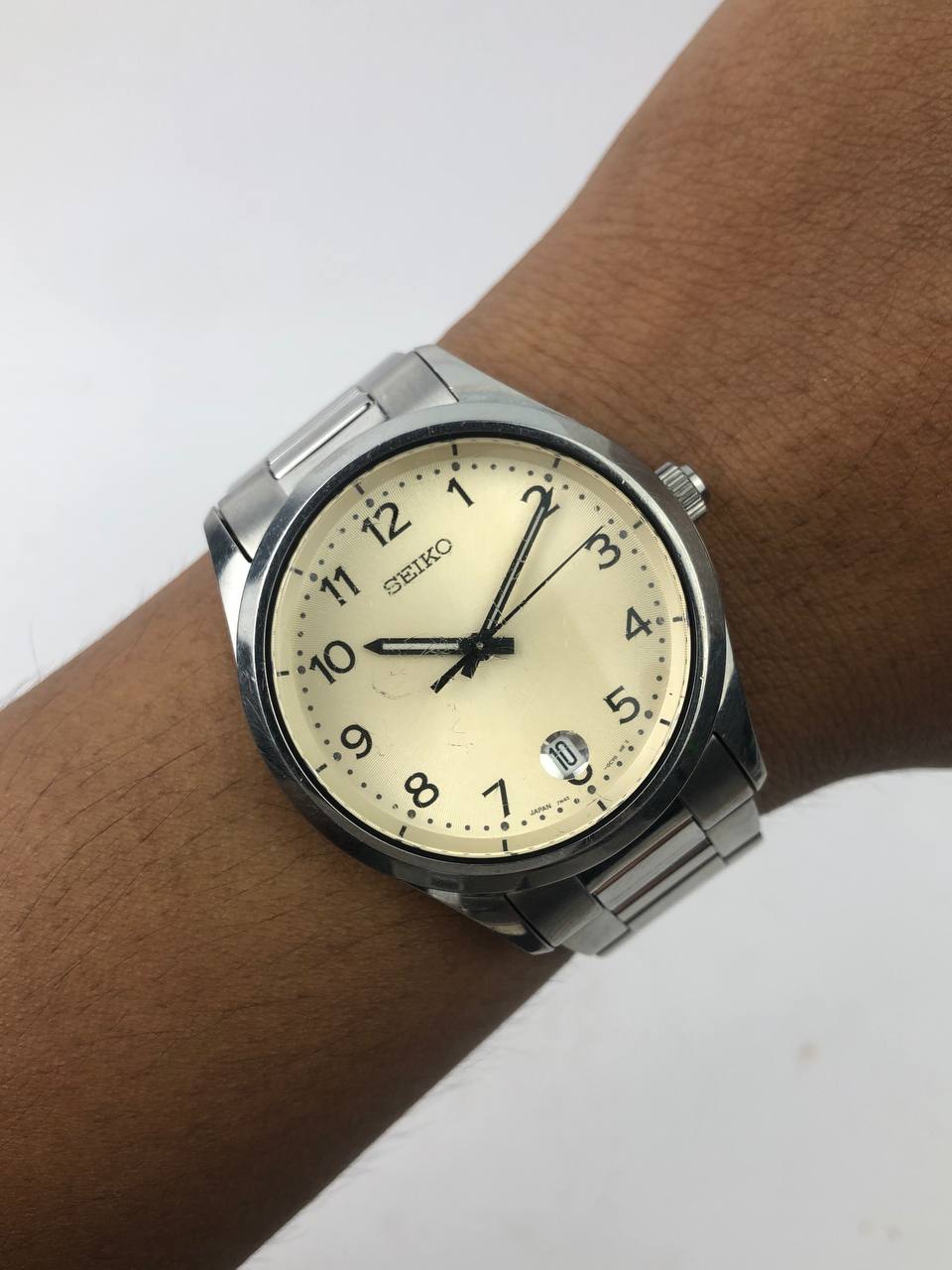 Seiko analog cream dial round steel case Steel Bracelet