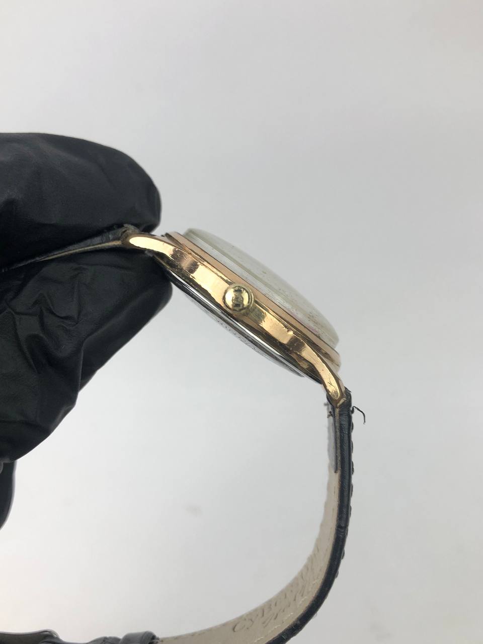 Swissmade Benrus Vintage Round Gold Case Selfwinding - Gambar 5