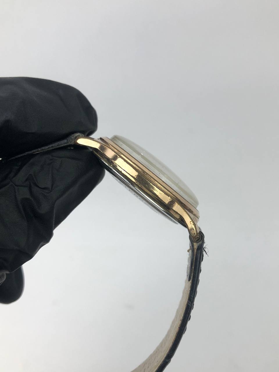 Swissmade Benrus Vintage Round Gold Case Selfwinding - Gambar 6