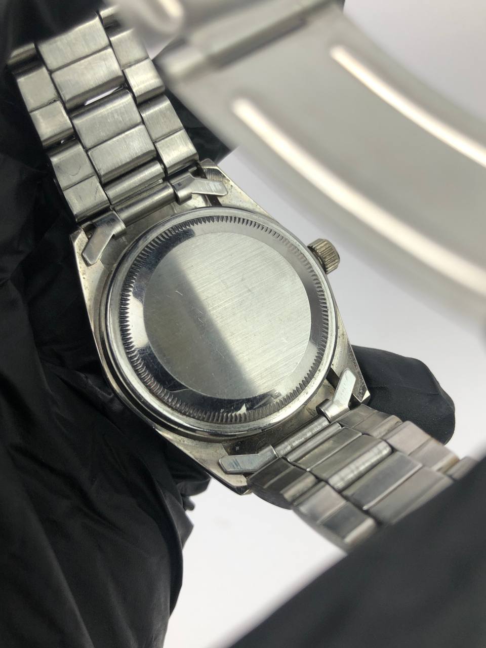 L.A. Louis Round Steel/Gold Bezel Quartz Date Steel Bracelet - Gambar 9